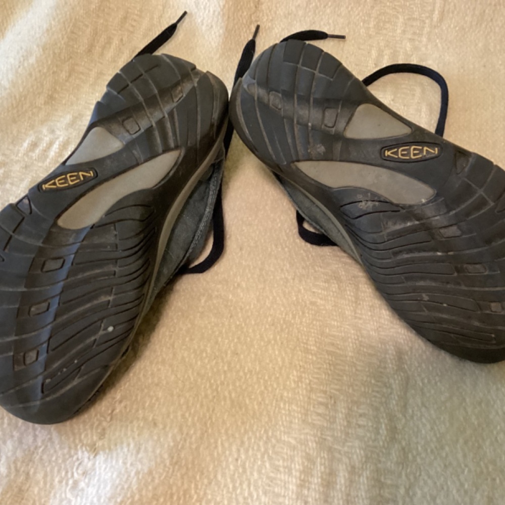Shoes - Picture 4 of 5